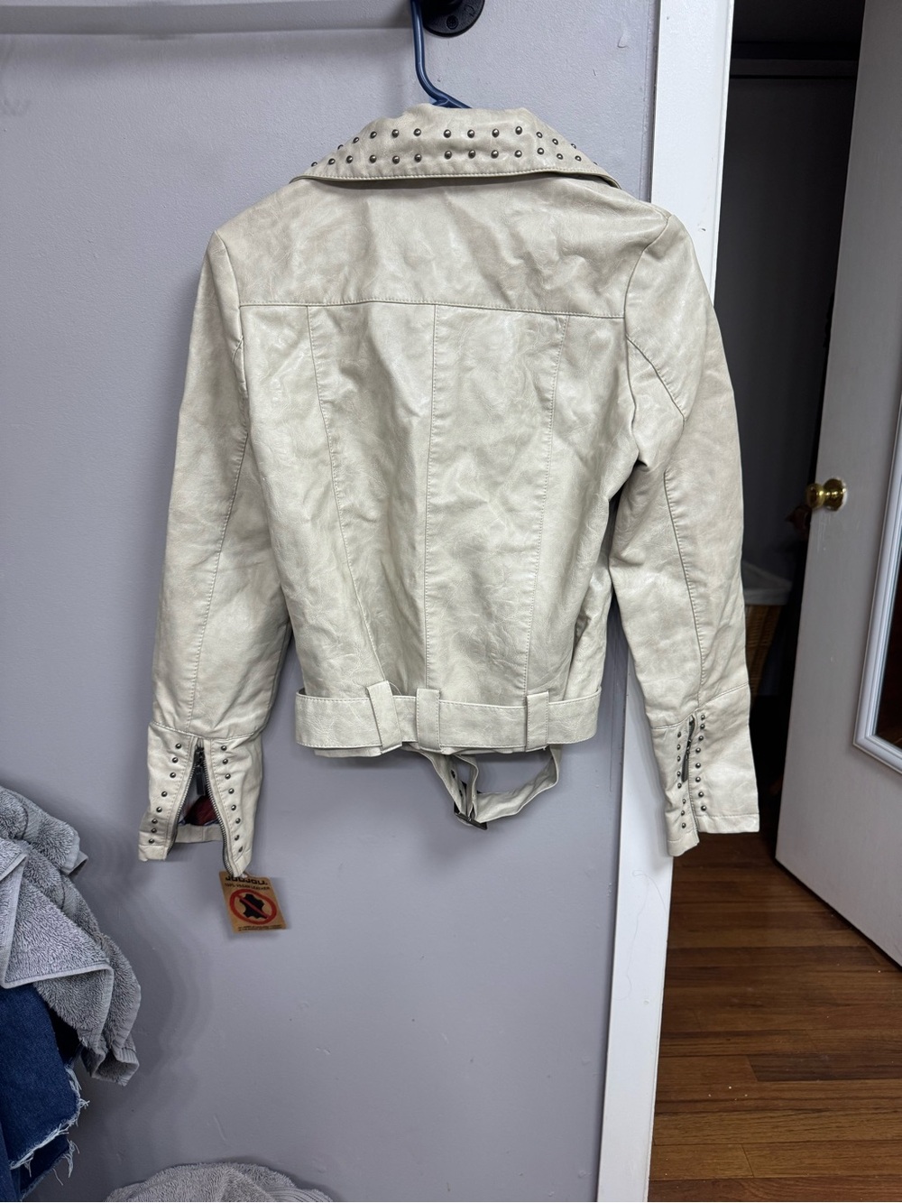 Jou Jou 100% Vegan leather Studded Cream Leather Moto Jacket - Women's - Picture 6 of 12